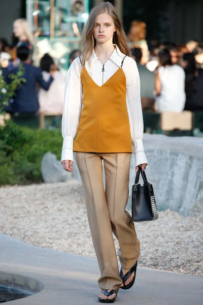 Look 30